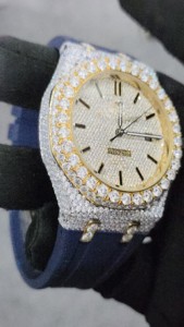 นาฬิกาควอทซ์สำหรับผู้ชายแบบแอนะล็อกแสดงการเคลื่อนไหวแบบแอนะล็อกหน้าปัดเพชรสีฟ้าขอบยางนาฬิกาพรีเมี่ยม - Product Image 4