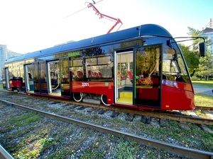 Modèle de tramway moderne haute capacité série T701 avec système de contrôle à transistors et conception confortable pour les passagers - Product Image 2