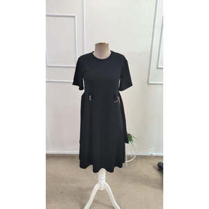 Robe courte en modal à manches courtes et col rond pour femme avec détail de boucle latérale, 37689 - Noir - Product Image 5