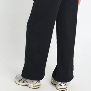 ชุดวอร์มผู้หญิงสุดเทรนดี้ ดีไซน์อเนกประสงค์ เหมาะสำหรับโอกาสลำลองต่างๆ พร้อมเสื้อครอปโอเวอร์ไซส์เพื่อความสบาย - Product Image 6