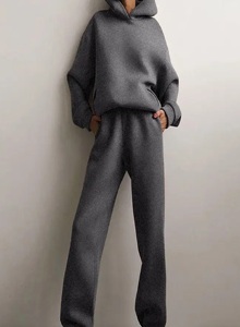 Survêtement d'hiver uni et uni pour femmes-Ensemble de jogging à capuche en polaire-Ensemble personnalisé de qualité supérieure, parfait pour la course à pied, le yoga et la gymnastique. - Product Image 6