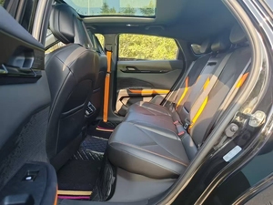 Changann UNI-V 1.5T 2024 Usado, Auto Deportivo de Lujo con Volante a la Izquierda, Techo Corredizo, Faros LED, Cámara Trasera, Asientos de Cuero - Product Image 5