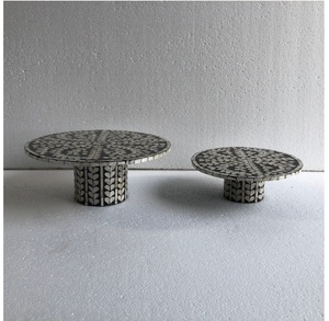 Soporte para decorar pasteles con incrustaciones de hueso, diferentes tamaños, Calidad exclusiva, 2 piezas, fabricación artesanal de forma redondeada de La India - Product Image 3