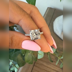 Bague de fiançailles en or massif 18 carats avec diamant de laboratoire taille coussin 3 carats, certifiée IGI, clarté VVS1/VVS2, bijou de luxe pour demande en mariage - Product Image 5