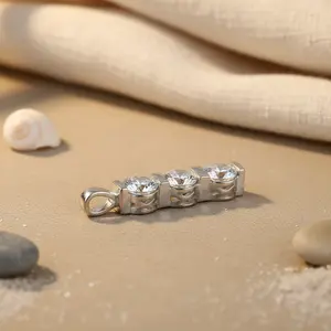 Collier pendentif en argent 925 fait main pour femmes avec zircone cubique, représentant des animaux, des numéros, des dessins animés avec des accents en or, platine et rubis - Product Image 1