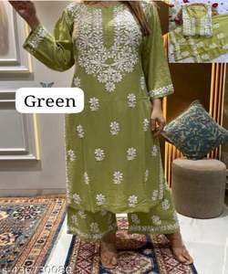 FANCY RAYON ALGODÓN CHIKANKARI TRABAJO KURTI PALAZZO SET FESTIVE WEAR PRECIO AL POR MAYOR ROPA ÉTNICA PISTA COLOR KURTA SET - Product Image 3