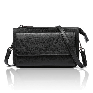 Chic Bolso de charol alargado Look de alta moda - Product Image 1