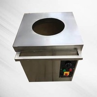 Un tandoor est un four en terre cuite cylindrique traditionnel utilisé pour la cuisson et la pâtisserie dans diverses cuisines par King International