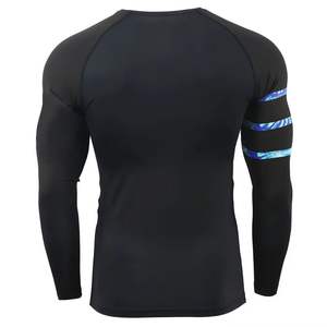 Venta al por mayor logotipo personalizado manga larga Rash Guard para hombres impreso Rash Guard - Product Image 2