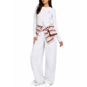 Ensemble de survêtement en tricot à boutons pour femmes, doux, extensible, coupe décontractée, deux pièces, vêtements de sport pour la production de marques privées - Product Image 1