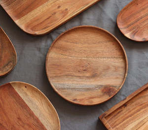 Plateau sur pied en bois noir et teck de luxe, plateau de service minimaliste, plateau de présentation d'apéritifs de qualité supérieure pour hôtel, plateau à charcuterie - Product Image 5