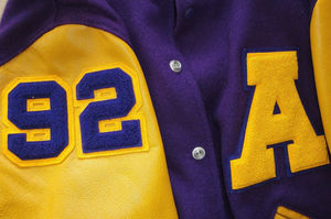 Vente en gros Faites Votre Propre Design Varsity Letterman Veste Corps en Laine avec Manches en Cuir Bouton Baseball Design pour l'Hiver - Product Image 5