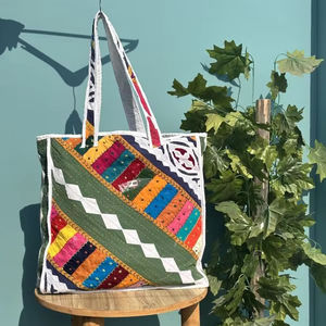 Sac fourre-tout en coton matelassé fait à la main sac à provisions imprimé patchwork pour femmes sac de plage d'épicerie pour un usage quotidien et voyage cadeau parfait - Product Image 1