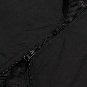 Veste coupe-vent imperméable pour homme avec capuche Manteau de sport léger en denim Logo personnalisable Vêtements d'extérieur à fermeture éclair teintés dans la couleur - Product Image 4