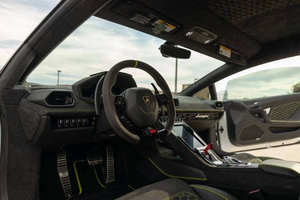 Auto Deportivo Exótico de Lujo 2025, Chasis Optimizado para Rendimiento, Iluminación LED, Asientos Deportivos, Tecnología Avanzada Suministrada por Japón, Rango NEDC 200-250kW - Product Image 5