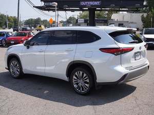 Super propre utilisé 2024 Toyot_a Highlander hybride Platinum AWD avec siège en cuir démarrage à distance Bluetooth sièges de troisième rangée toit ouvrant - Product Image 3