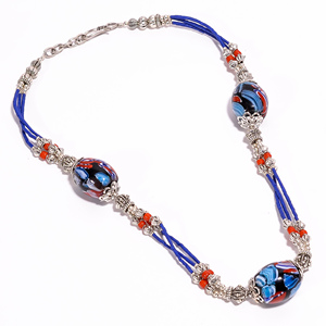 Collar de Plata Tibetana con Coral y Lapislázuli, Ideal para Compromiso, Boda o Aniversario - Product Image 1