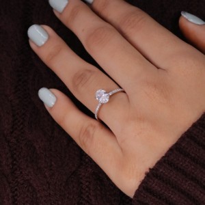Bague de fiançailles personnalisée en or jaune 10k 14k 18k avec diamant de laboratoire créé VVS CVD certifié GIA IGI, taille Radiant, pavé - Product Image 2