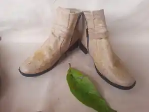 حذاء بوت رياضي مودرن فاخر عصري كاجوال مصنوع من جلد البقر والثعبان والسحلية مصنوع 100% في أندونيسيا ومزين بطباعة صديقة للبيئة