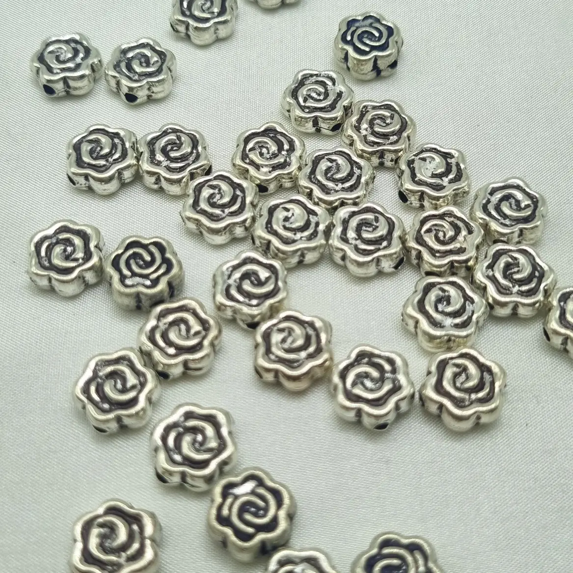 Handgefertigte Perlen in 925 Sterling-Silber für Schmuckherstellung im Großhandel Pandora-Armband Perlen Pandora-Perlen Pandora-Geschenke