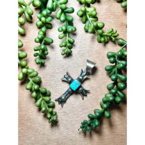 Pendentif en turquoise Blue Ridge et argent sterling avec sertissage clos, symbole religieux chrétien Chimney Butte - Product Image 4