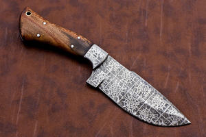 Couteau de chasse en acier Damas personnalisable OEM fait à la main manche en bois de rose gaine en cuir à motif torsadé pour EDC - Product Image 2