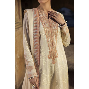 ชุดสูทผ้าลอนปักลาย 3 ชิ้นสำหรับผู้หญิง พร้อมผ้าคลุมไหล่พิมพ์ลายเคลือบเงา รุ่น DN-62038 - Product Image 2