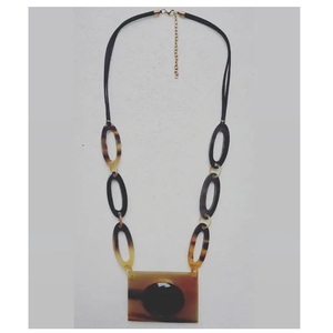 Collar de cuerno de búfalo Babero con estampado de Batik hecho a mano joyería de declaración Tribal africana para mujer - Product Image 1