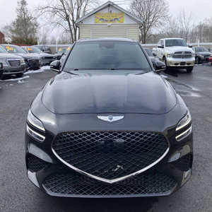 Genesis G70 2.0T 2023 en parfait état - Product Image 1