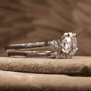 Diamante de corte redondo 3 piedras estilo nupcial conjunto anillo de bodas para mujer - Product Image 4