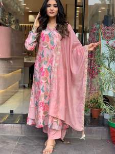 Nueva muselina de diseñador con estampado digital Kurti y pantalón con trabajo de encaje Chinon bordado trabajo Dupatta - Product Image 4