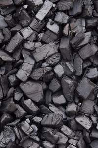 Charbon de bois dur fabriqué à la machine de qualité supérieure Charbon de bois noir Sans fumée 4-6 heures de temps de combustion Forme de briquette pour griller - Product Image 4