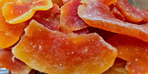 Saborea el sabor tropical de la papaya suave y seca que proporciona una experiencia dulce masticable y satisfactoria - Product Image 3