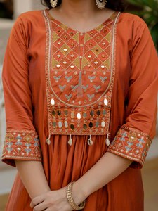 Ensemble Kurti Anarkali brodé orange élégant avec dupatta assorti - Product Image 5