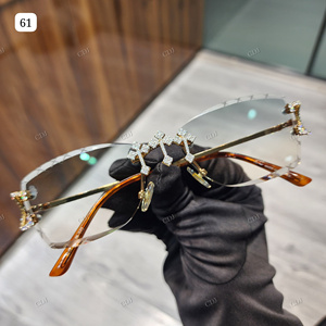 แว่นกันแดดสไตล์ฮิปฮอปทรงสี่เหลี่ยมเพชร VVS Moissanite สุดหรูเลนส์ป้องกันแสงสะท้อนสีชมพูอ่อนกรอบสีเทาด้านบนสุด - Product Image 1