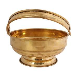 Cubo de flores Puja pulido dorado de latón de diseño Simple con mango Cubo de flores Puja de latón para plantilla - Product Image 1