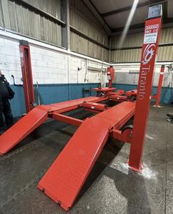 Lève-voiture électrique hydraulique à quatre colonnes économique à double cylindre de 4000 kg 220v 4 tonnes pour équipement automobile - Product Image 2