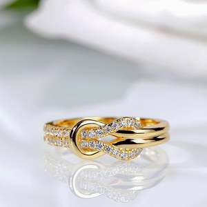 Bague de fiançailles Jeulia en argent sterling plaqué rhodium, coupe coussin, motif géométrique en nœud - Product Image 5