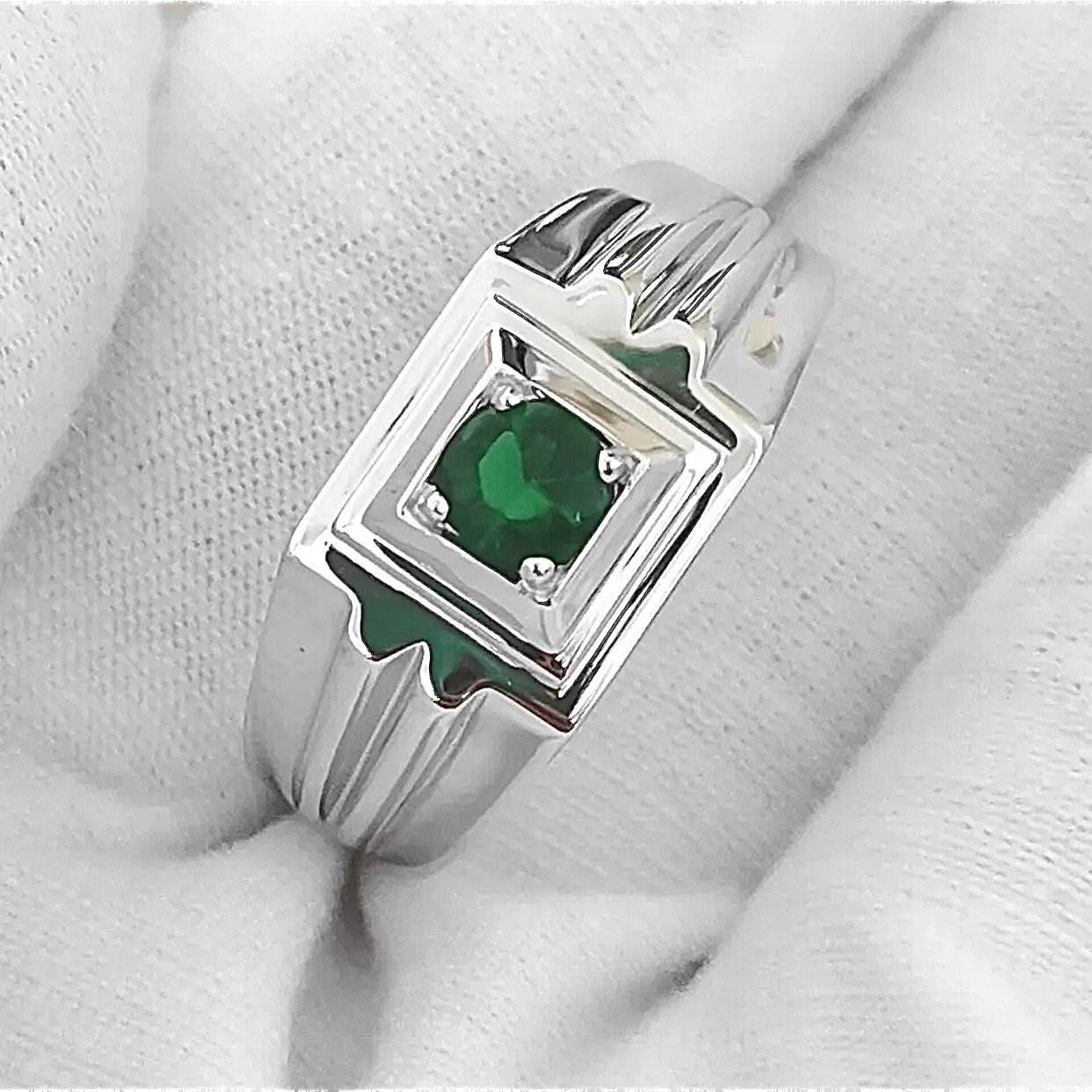 สีเขียว