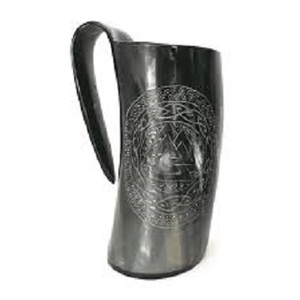 Taza de cuerno con mango curvo decorativo, taza de cuerno de búfalo con grabado pulido auténtico, tamaños personalizados, taza de cuerno de vikingos - Product Image 1