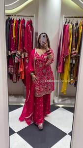 Ensemble de vêtements ethniques brodés de fleurs pour femmes - Product Image 2