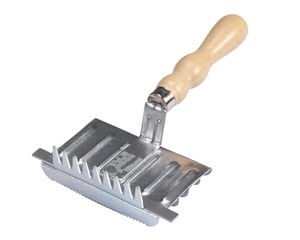 Peigne au curry de meilleure qualité avec brosse homme et queue intégrée avec manche en bois Instruments vétérinaires - Product Image 2