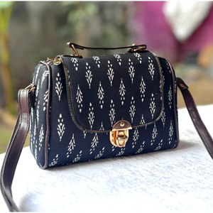 Petite pochette portable à fermeture éclair Boho Chic pour organiser les essentiels quotidiens pour le maquillage et les produits de beauté de fête - Product Image 2