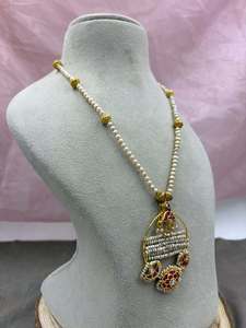 Collier élégant plaqué or avec perles et pendentif fleur incrusté de rubis pour mariage, bijoux pour femmes - Product Image 2