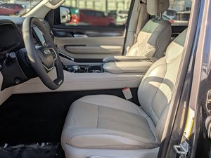 Jeep Wagoneer Serie II 2022 Usado en Buen Estado, Gasolina/Eléctrico, V8 5.7L, Tracción Trasera - Product Image 4