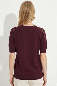 Venta al por mayor del fabricante: Top de punto de manga corta para mujer, color ciruela, cuello redondo, de algodón y acrílico, para verano, con detalle de hombros calados. - Product Image 4
