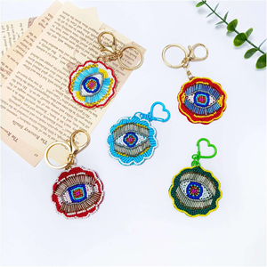 พวงกุญแจปักลูกปัดคริสตัลลายเลขโรมันแบบขายส่ง งานฝีมือกึ่งสำเร็จรูป ประดับด้วยลูกปัด สำหรับตกแต่งกระเป๋าเฉพาะทาง - Product Image 4
