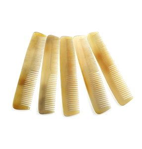 100% hecho a mano cuerno de búfalo peine cuerno antiestático pulido técnica amor estilo cuerno de búfalo peine precios baratos - Product Image 1