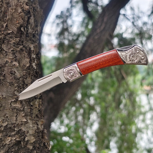 Venta al por mayor personalizado de alta calidad OEM ODM servicio cuchillo doblado de acero inoxidable mango de madera cuchillo de bolsillo al aire libre Camping Supervivencia - Product Image 2