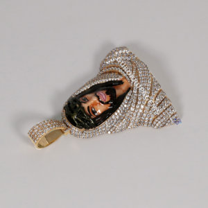 Elegante y popular diseño de hip hop en oro amarillo de 14 KT colgante de cabeza de Jesús de diamante cultivado en laboratorio con claridad VVS mejorada - Product Image 4